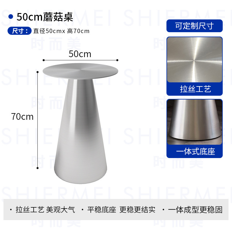 工業風カフェは壁に寄りかかってソファーに座っています。|undefined