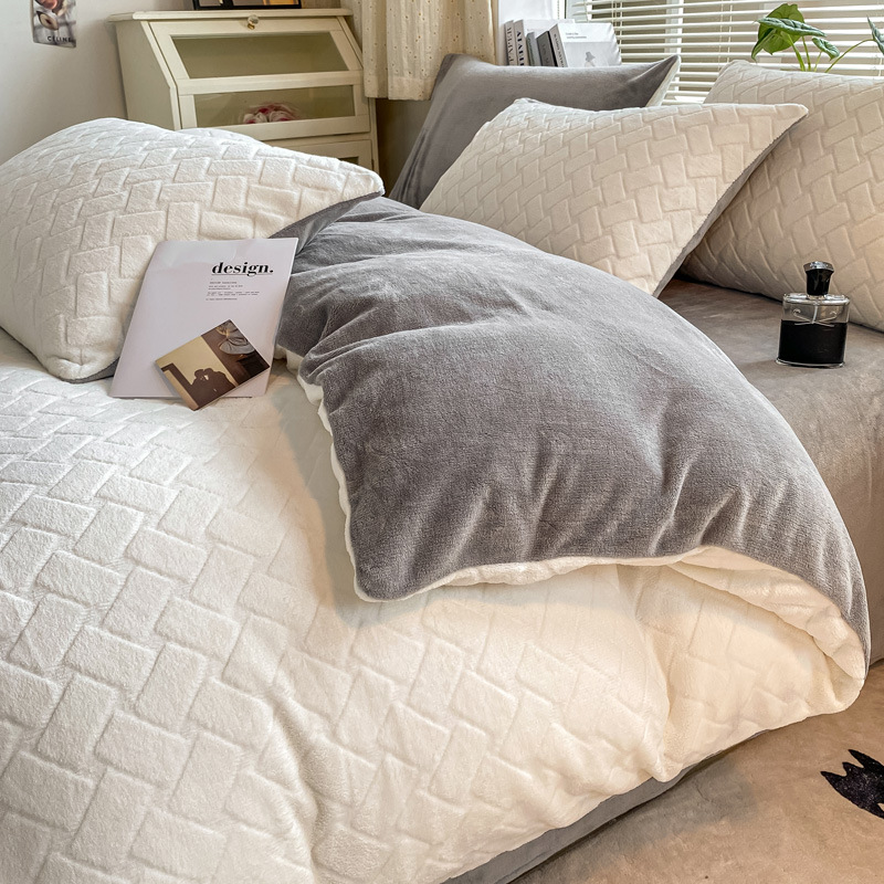 Nueva cubierta de edredón de terciopelo tallado de 1,5 metros cubierta de edredón de 1,8 metros cubierta de edredón de dormitorio de estudiantes cubierta de edredón de terciopelo de leche
