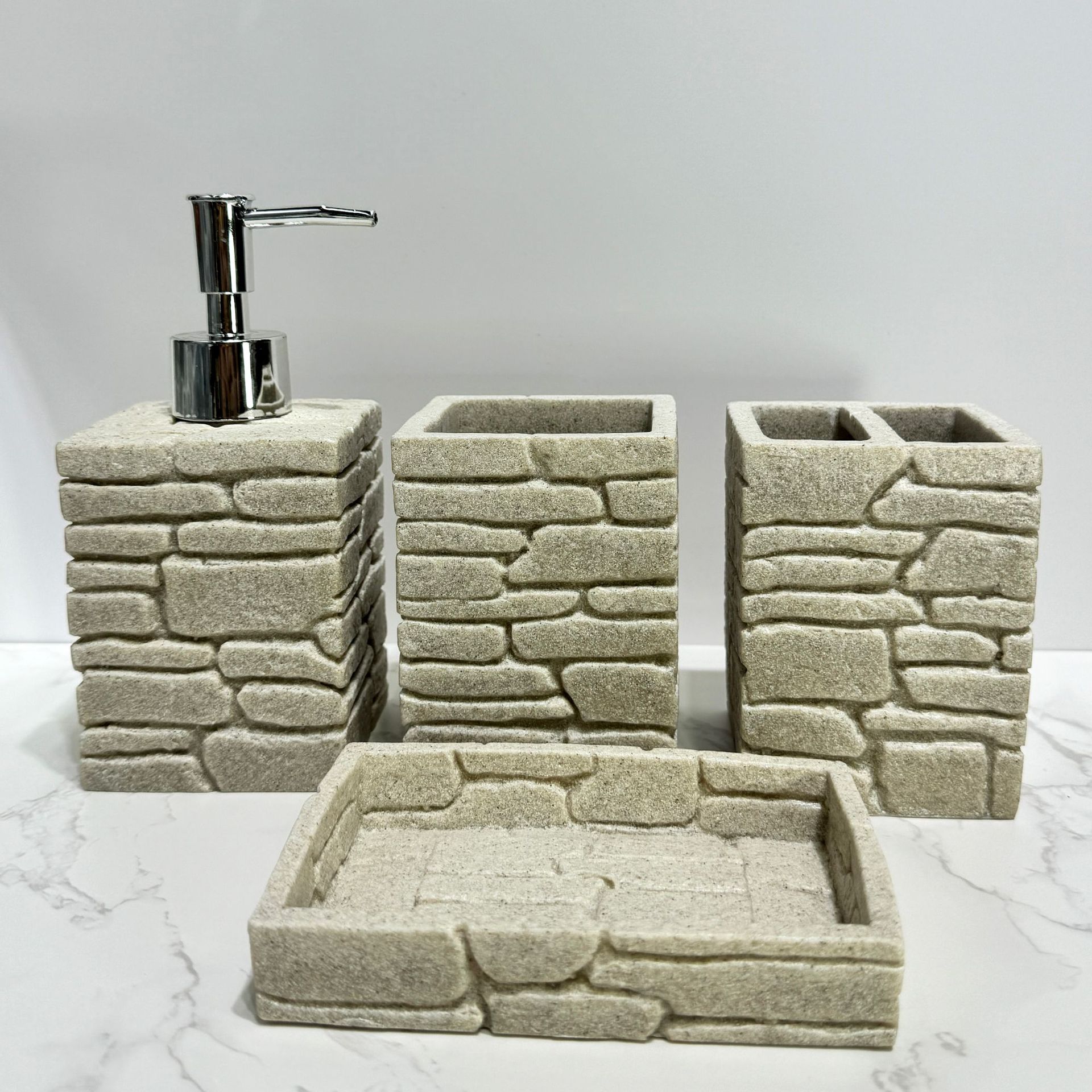 Imitación de diseño de arena y grava, baño de cuatro piezas, juego de decoración de baño de hotel de estilo europeo, botella de desinfectante de manos transfronterizo