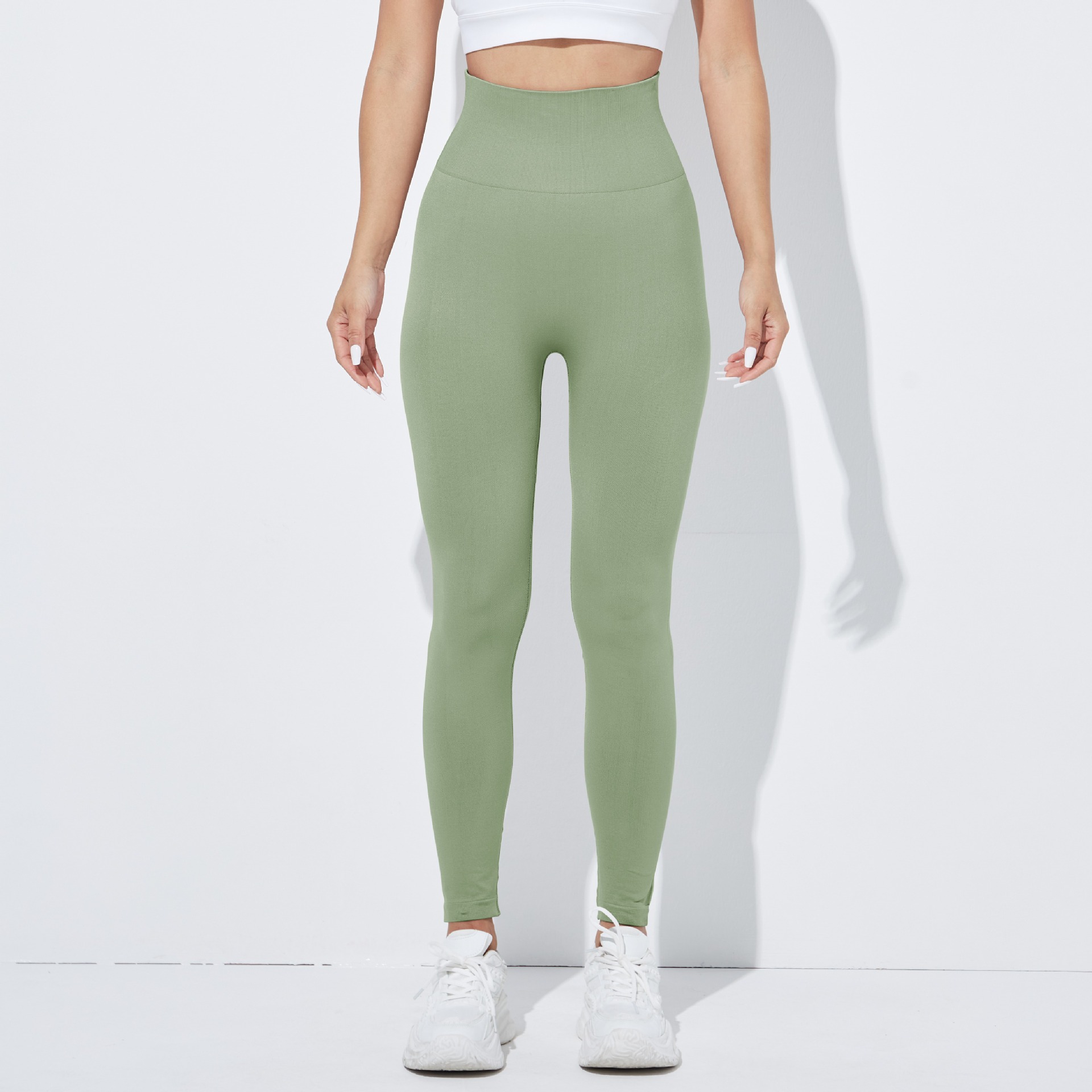Pantalones de yoga europeos y americanos sin costuras transfronterizas pantalones de fitness deportivos de levantamiento de cadera apretados de mujer ropa de Yoga de melocotón de cintura alta lisa