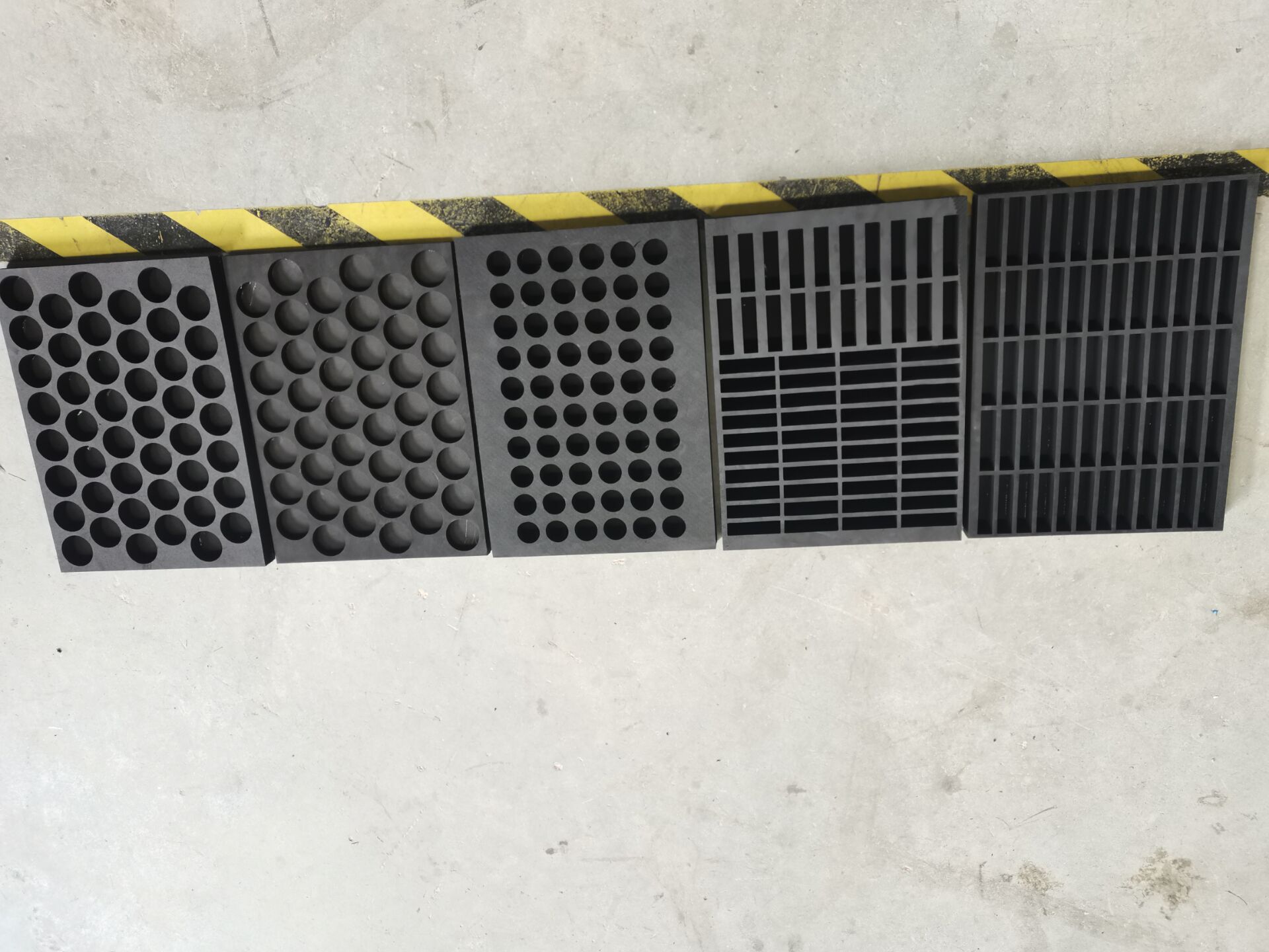 厂家供应黑色EVA硬泡沫成型异形雕刻包装泡沫/黑色EVA雕刻成型