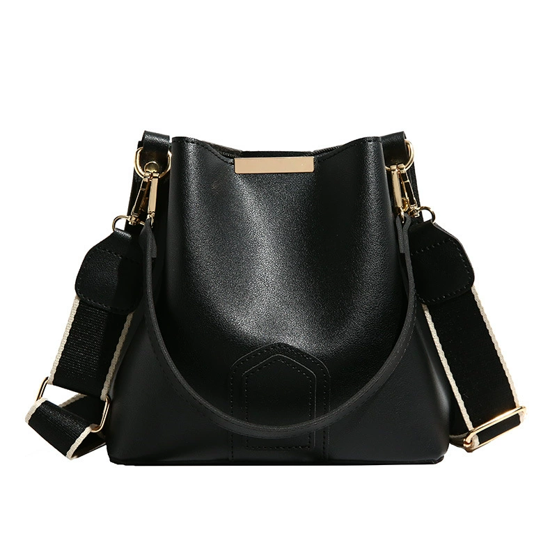 П shoulder bag - модная сумка на одно плечо с регульруемым ремнем- черный, белый, хаки, коричневый