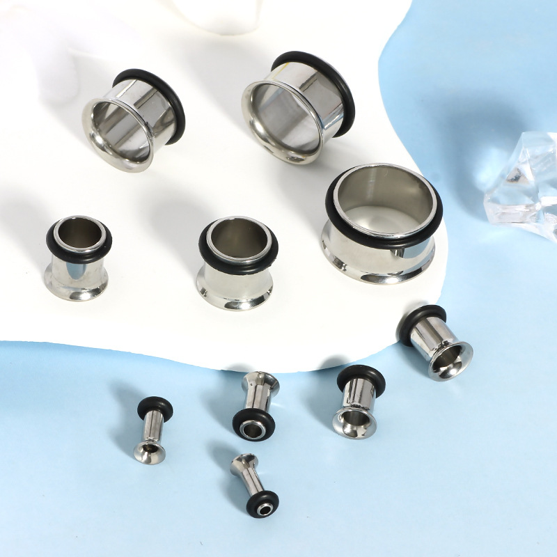 Pointed titanium steel lip stud product view