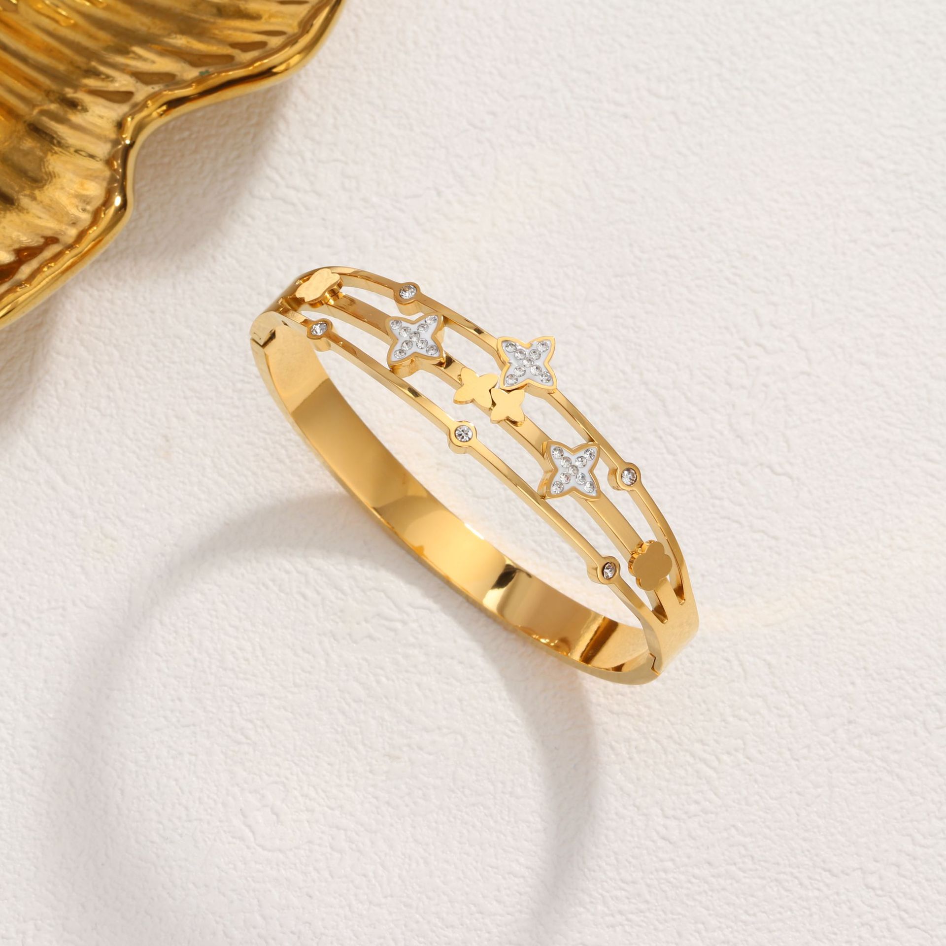 33 포인티드 플라워 팔찌 골드