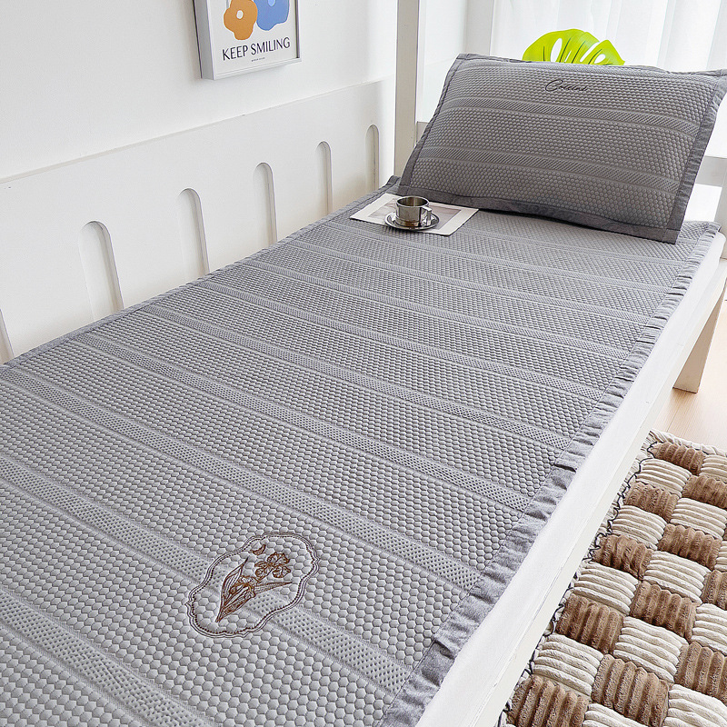 Clase A dormitorio de estudiantes estera de seda helada, fresco en verano, estera de guisantes con aire acondicionado, litera individual de dos piezas, lavable a máquina