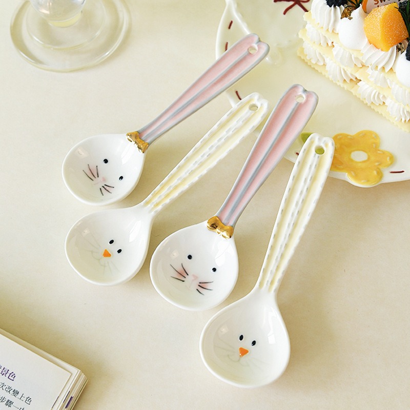 Cuchara de cerámica animal resistente a altas temperaturas cocina de arroz eléctrica resistente a quemaduras compacta de mano conejito de dibujos animados de grado alimenticio