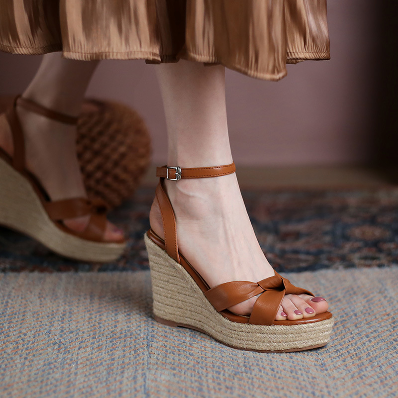 Sandal cao gót nữ hở mũi phong cách retro, đế xuồng cói kết hợp dây thừng gai dầu, gót 9.5 cm — nâu