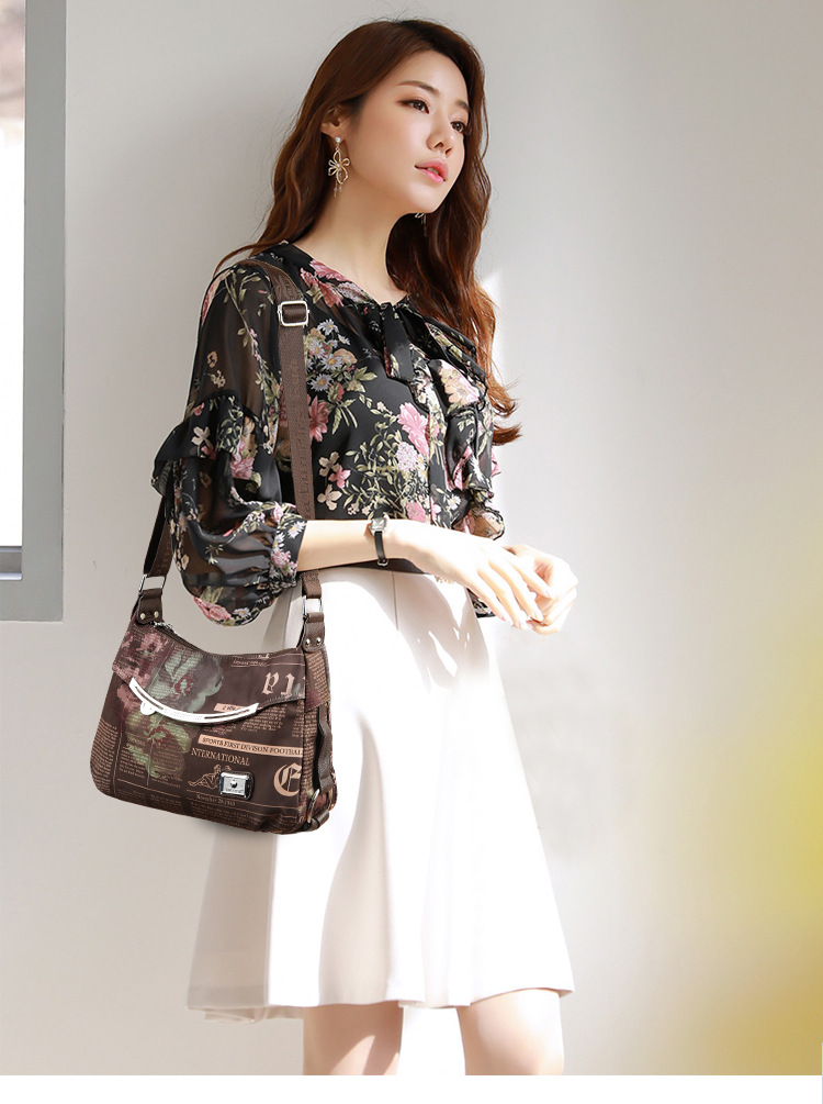 2023 new shoulder crossbody bag waterproof oxford cloth middle-aged ladies mother bag versatile large capacity multi-compartment_voghion.com
