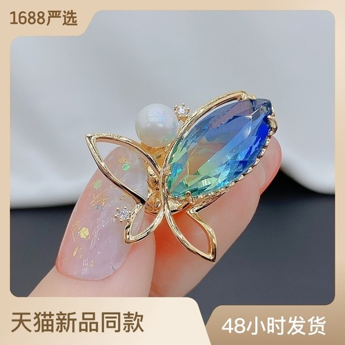 Light-Blocking Brooch for Women, Elegant Blue Pearl Butterfly Brooch, High-End Women's Suit Pin Accessory, Small Decorative Accessories for Wholesale