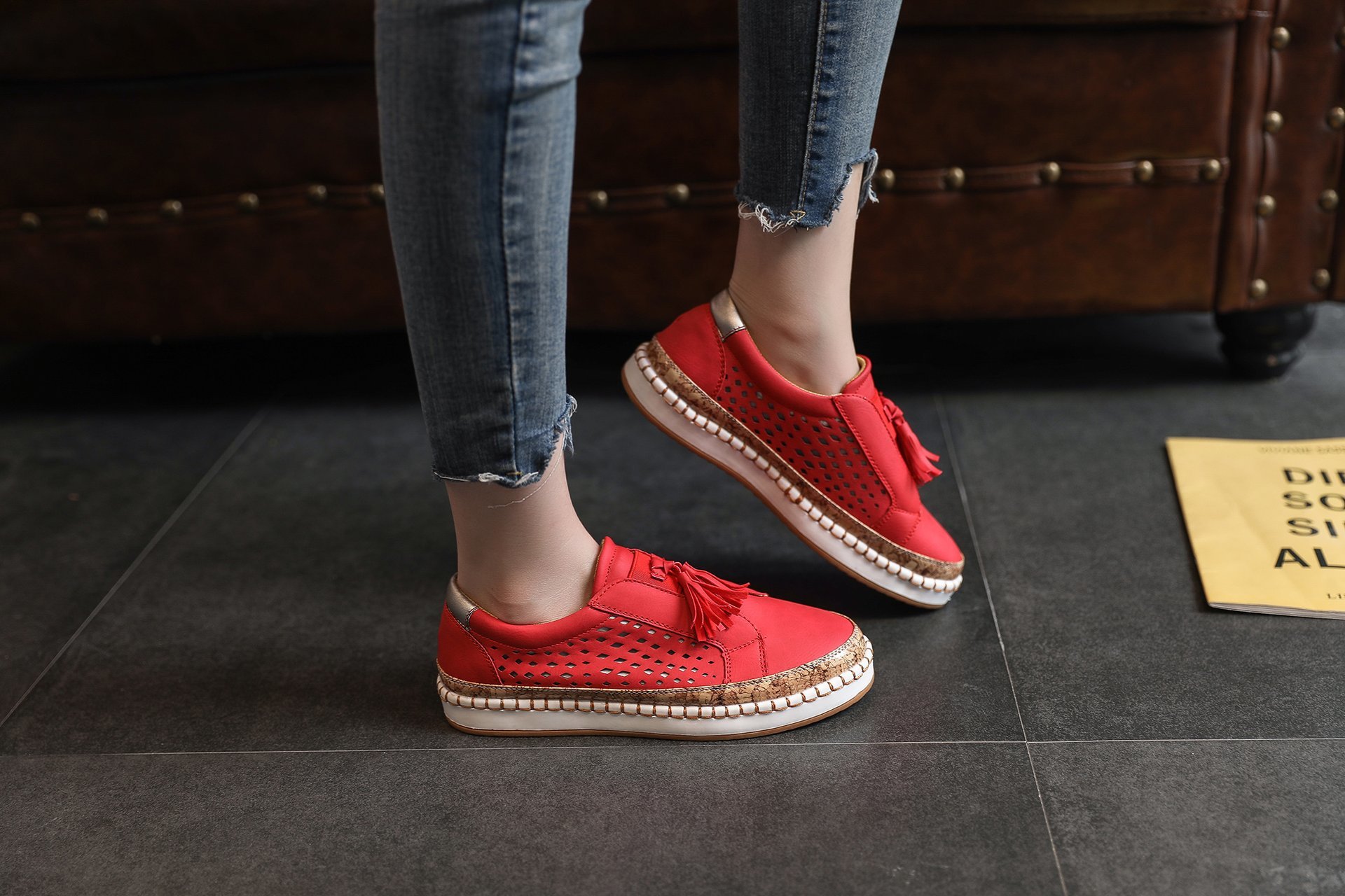 Große lässige einzelne 2023 neue flache Mund hohle Spleißen ein Fuß Damenschuhe_voghion.com