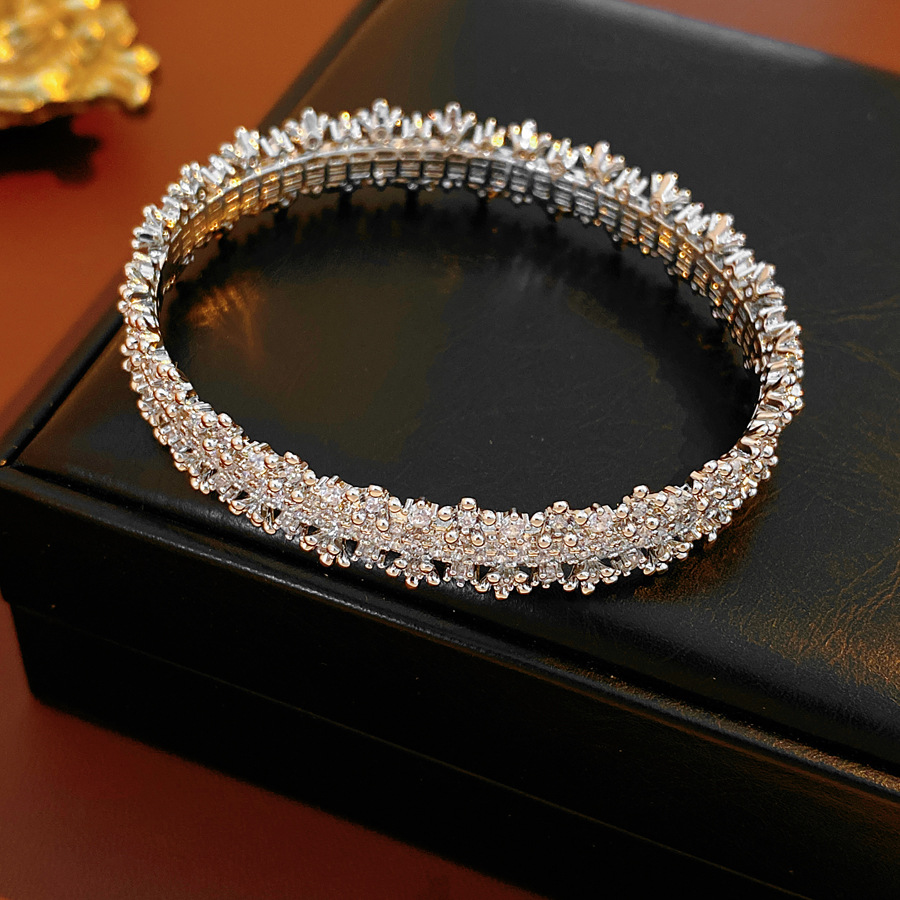 Oro real eléctrico de diamante encaje hueco pulsera de fijación temperamento pulsera de lujo ligera alta sensación de joyería al por mayor