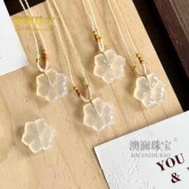天然冰种白玛瑙六瓣花吊坠萌物高冰玉髓五瓣花女轻奢小众挂件项链