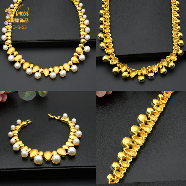 Necklace for bride with zircon from pearl