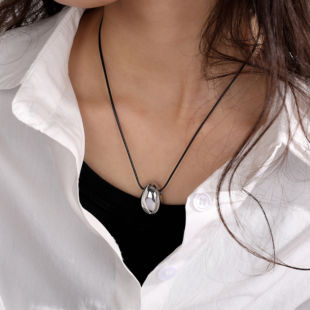 Collana lunga da donna semplice e regolabile, nera, di alta qualità, con cordino in pelle, liscia ed esagerata, a forma di goccia d'acqua, grande, catena per maglione._voghion.com