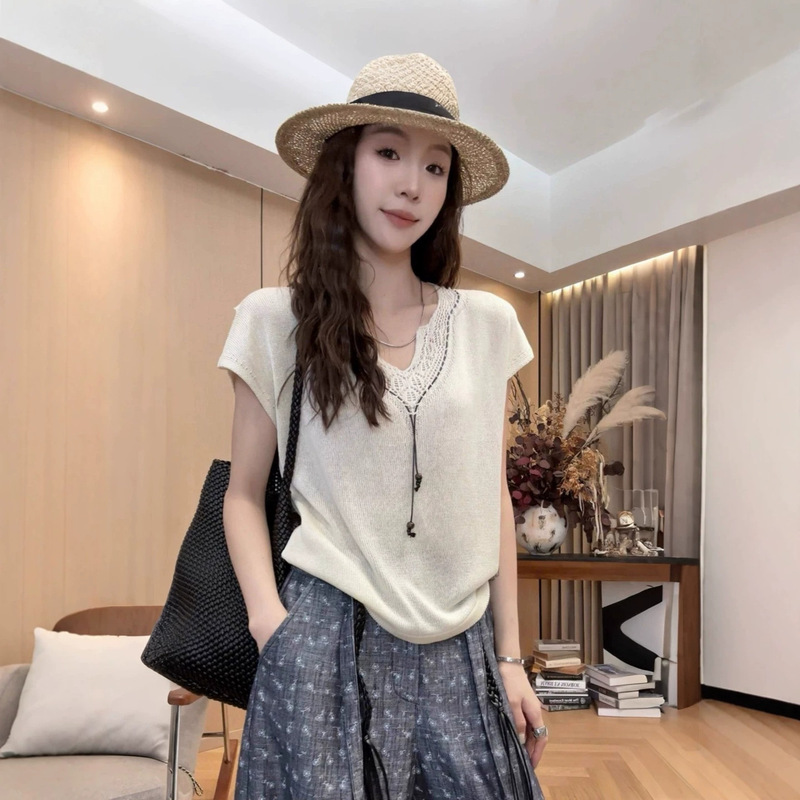 Zz54-172 Korean Eru- Tencel and Paper Yarn Beaded Hollow-Out V-Neck Knitwear Zz54-172 Korean Eru- Tencel and Paper Yarn Beaded Hollow-Out V-Neck Knitwear