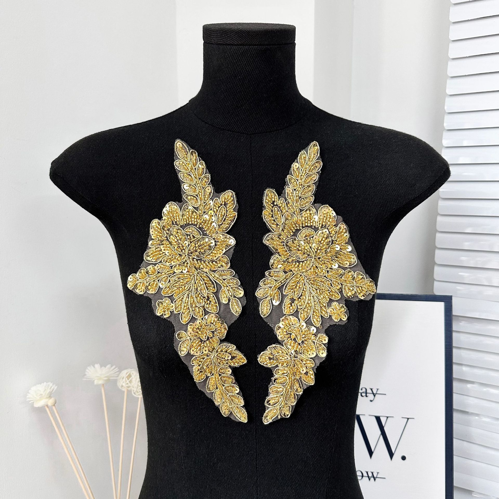 对花辅料舞台表演服上衣服装搭配金色闪闪对领服装帽子鞋子服饰