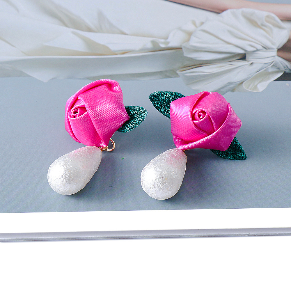 Retro Fashion Simple Rose Water Drop Pearl Earrings display picture 5