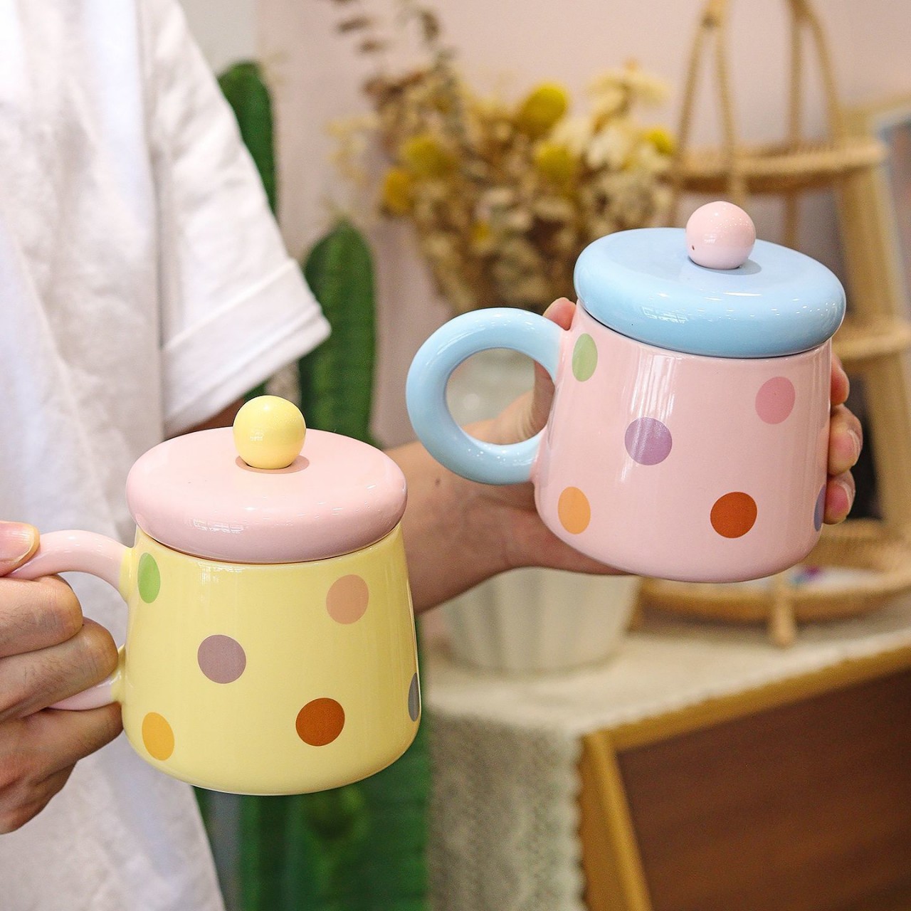 Taza de cerámica de punto de onda creativa para niñas de alto valor de agua taza de desayuno taza de miel con cubierta taza de miel regalo de cumpleaños