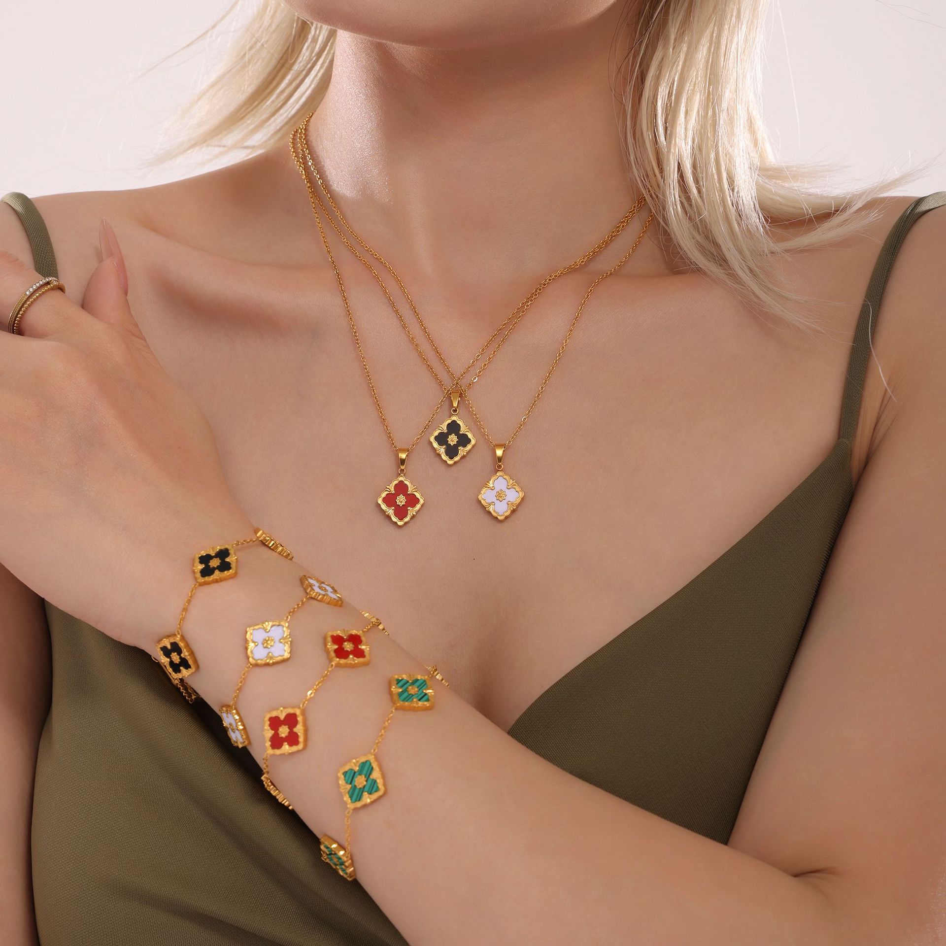 Nuevo buchilati cuatro hojas de flores 5 pulseras de flores CNC versión alta chapado 18k lujo ligero diamante corte en stock