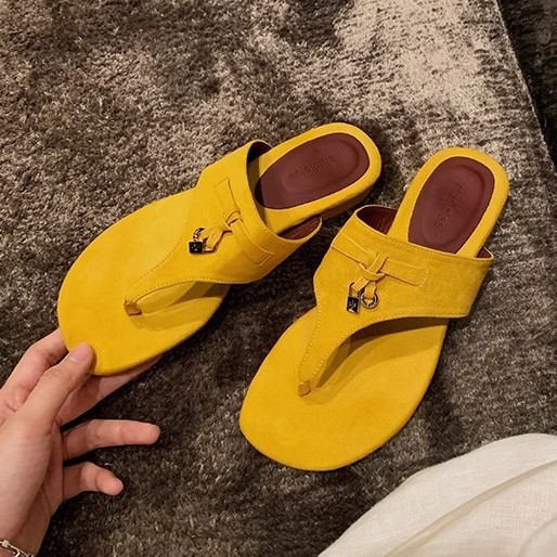 Nuevo temperamento francés de verano de madres de grapas, zapatillas con bordas, zapatillas de tacón bajo para mujeres de verano