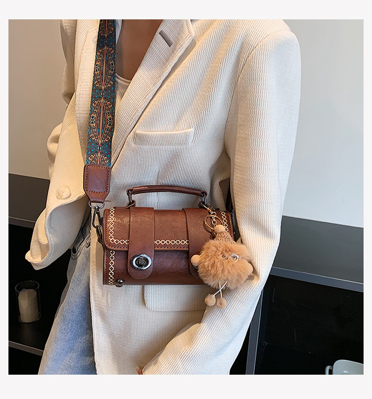 Women's Small All Seasons Pu Leather Solid Color Fashion Ornament Cylindrical Lock Clasp Handbag display picture 5