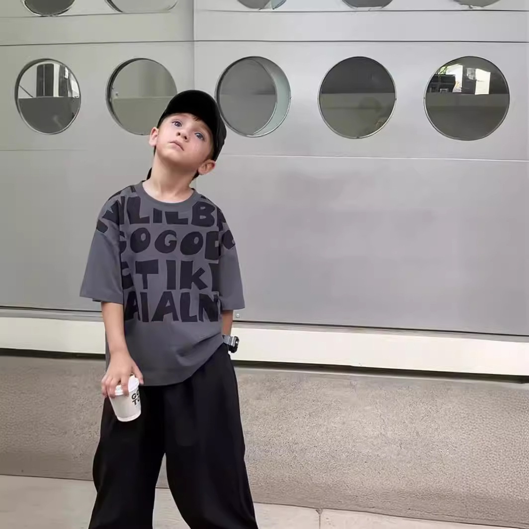 2024 nueva camiseta de cuello redondo para niños de verano manga corta de moda para niños media manga estilo coreano top de bebé moda masculina