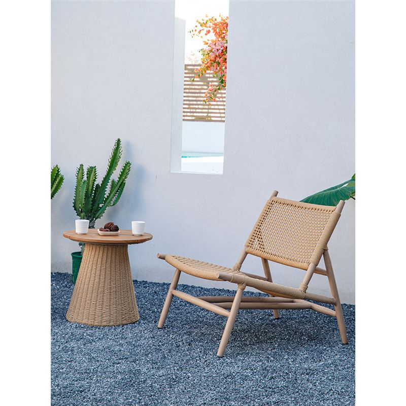 Silla de ocio de color Arce + Mesa de café de Ratán de 50 cm