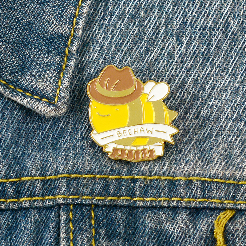 Unisex Gender Fashion Pin Letter Alloy Plating Unisex Brooches