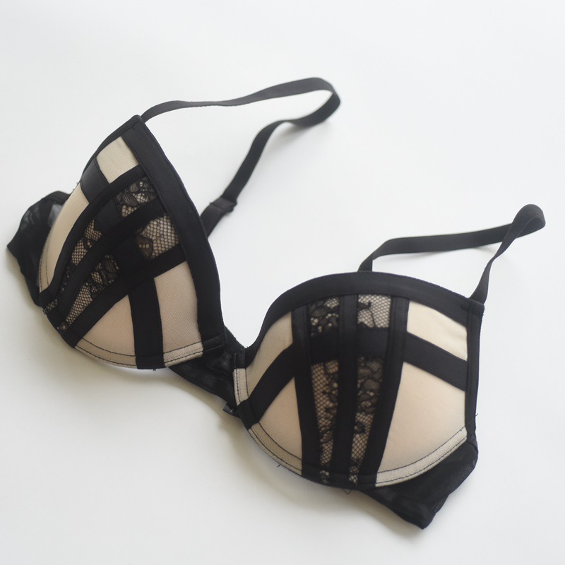 French-style bras with a thin top and thick bottom, providing support, lift, and anti-sagging, featuring a rounded design for comfort and a sexy look.