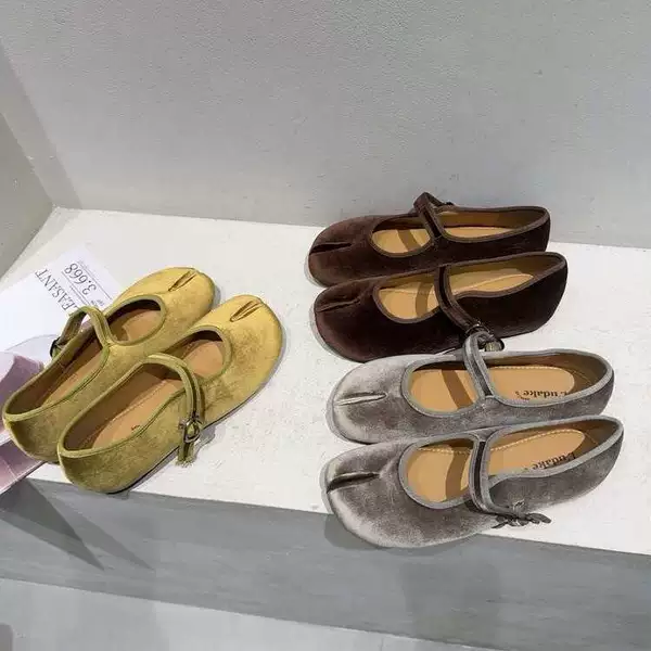 LUDAKE velvet ballet split-toe shoes for women, French-style soft-soled Mary Jane shoes with a single-strap design and hidden heel