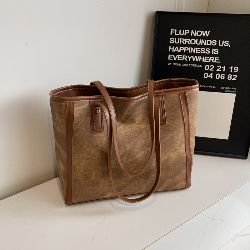 Bolsa de alta sensación de gran capacidad para mujeres 2023 nuevo otoño y invierno, bolsa de hombro universal para estudiantes universitarios en clase, bolsa de viaje