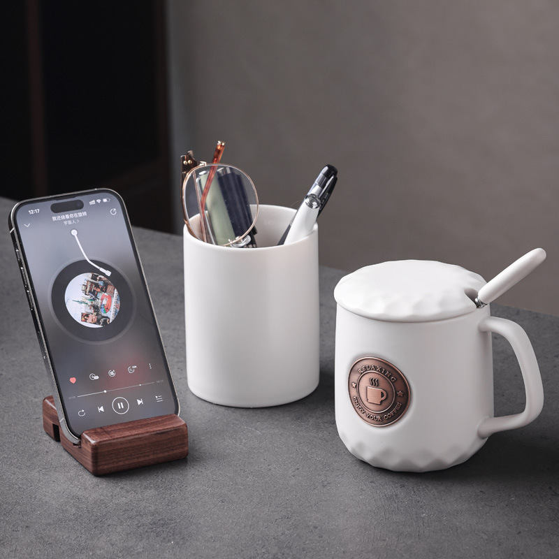 Obtenga un conjunto de tazas de oficina, tazas de cerámica, tazas de café, soporte de teléfono móvil, bolígrafo, logotipo de bronce, tallado
