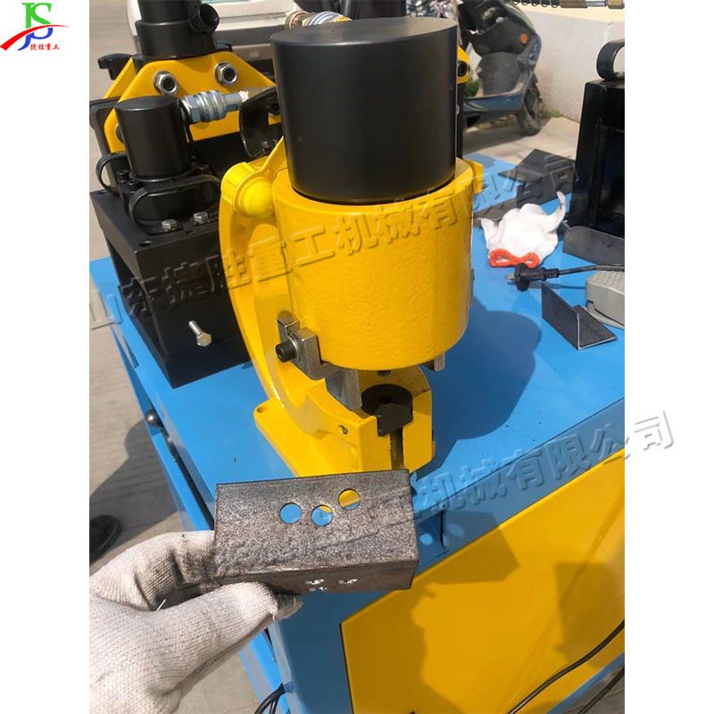 Máquina cortadora hidráulica de barras de cobre y aluminio, máquina eléctrica de barras colectoras tres en uno, máquina integrada de punzonado y doblado de corte de metal