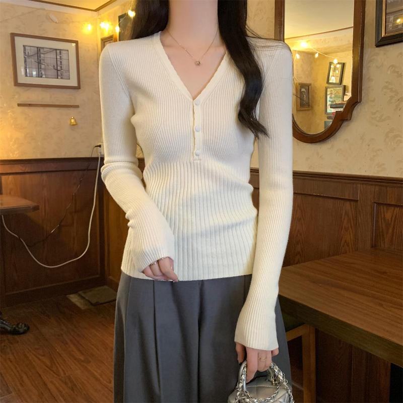 甜辣妹半开V领纽扣修身显瘦长袖针织打底衫女韩版气质露锁骨上衣|undefined