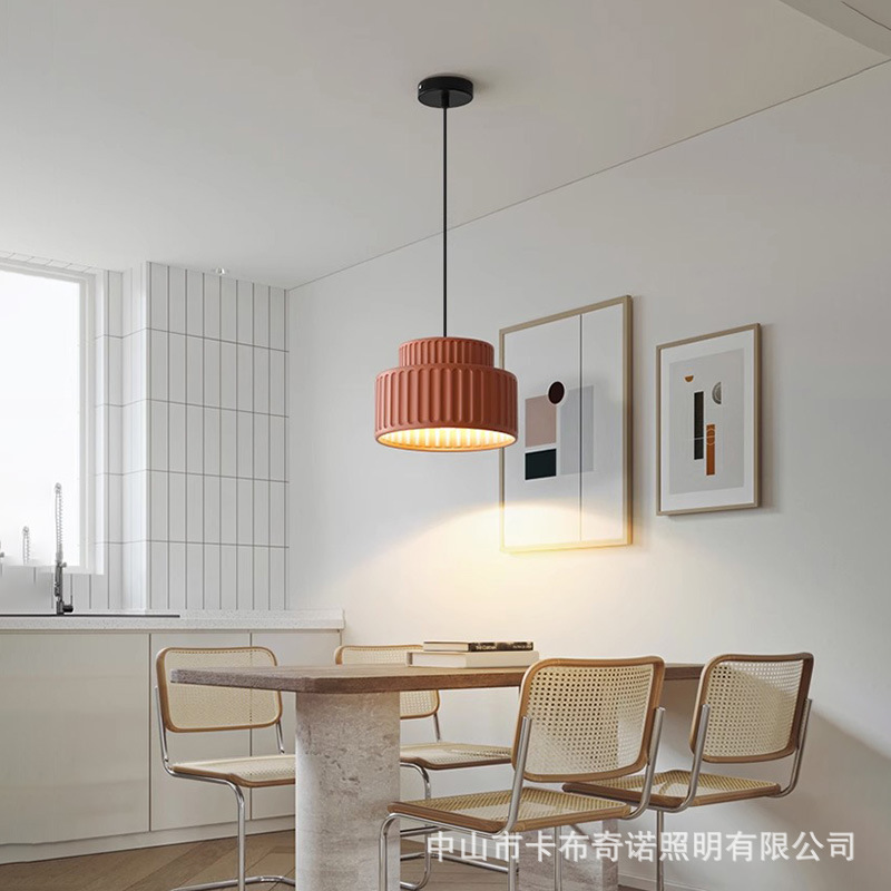 Araña de restaurante estilo crema francesa, celebridad de Internet, estilo caliente 2024, nueva lámpara de noche de dormitorio, protección ocular cálida, lámpara Zhongshan