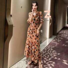 温柔风碎花连衣裙子女装夏季2025新款茶歇法式高级感显瘦v领长裙