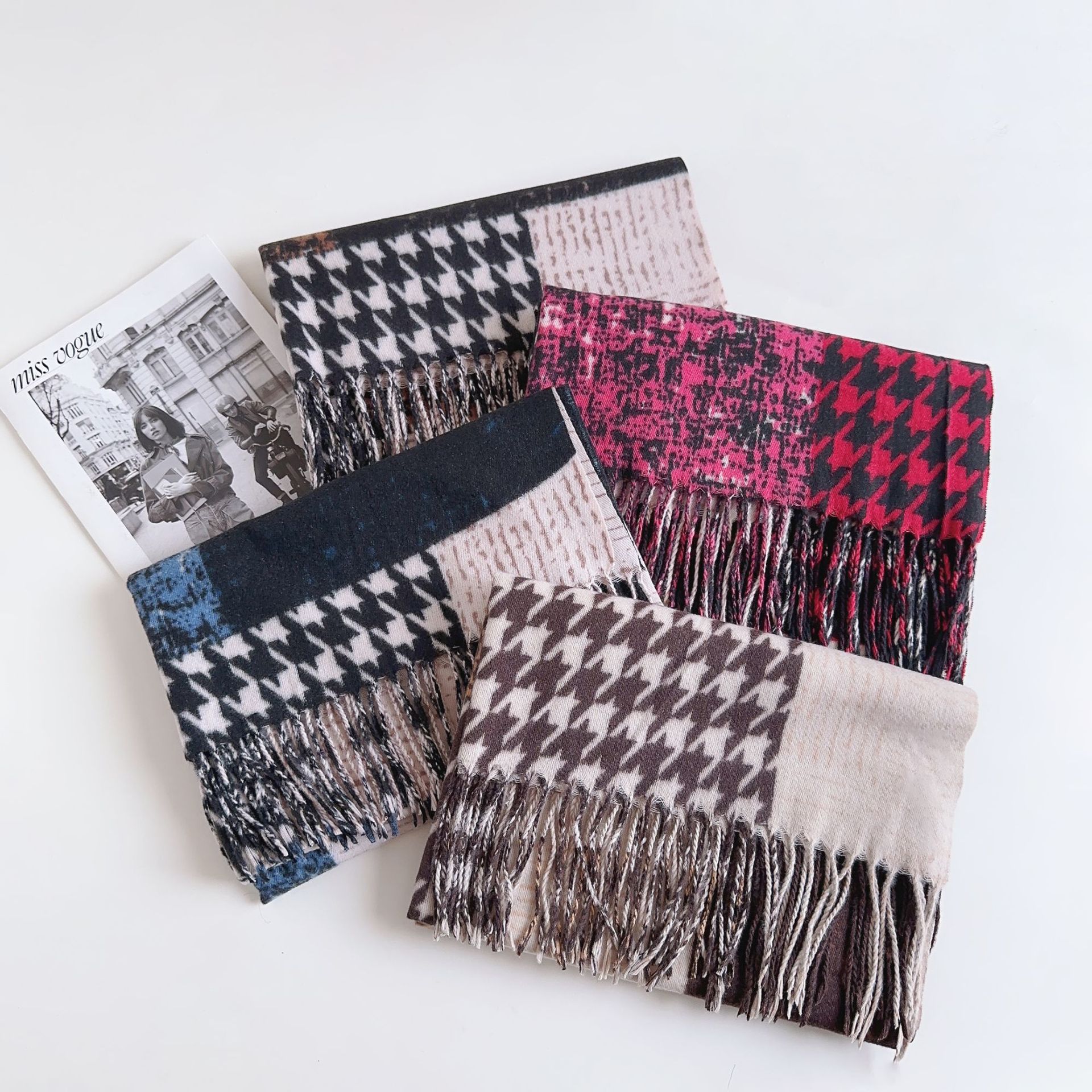 Bufanda de imitación de cachemira con estampado de pata de gallo para otoño e invierno 2025, chal versátil europeo y americano con estampado a cuadros, bufanda cálida y decorativa para el cuello.