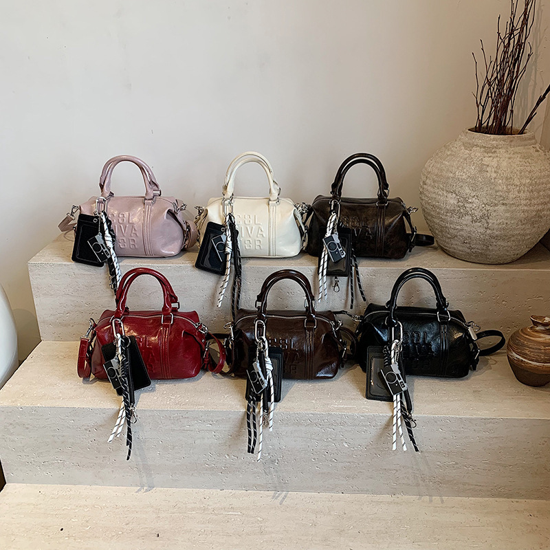 Factory wholesale niche fashion hand bag new high sense simple casual bowling bag versatile shoulder bag women