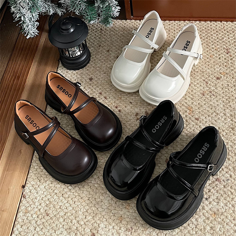 White retro Mary Jane shoes low-cut platform, French vintage style, Collection Year 2026, suitable with a skirt, wide stable heel