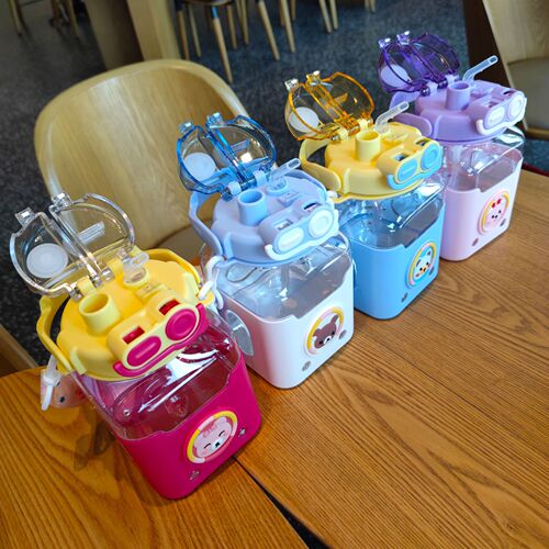 Cute cartoon children's new square straw cup portable strap high-looking student water bottle large capacity wholesale
