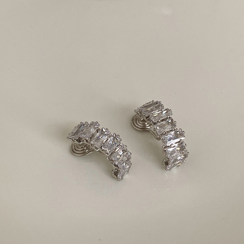 Orecchini curvi in zircone squisito in argento puro di alta qualità per le donne nel 2022, clip versatili alla moda e alla moda_voghion.com