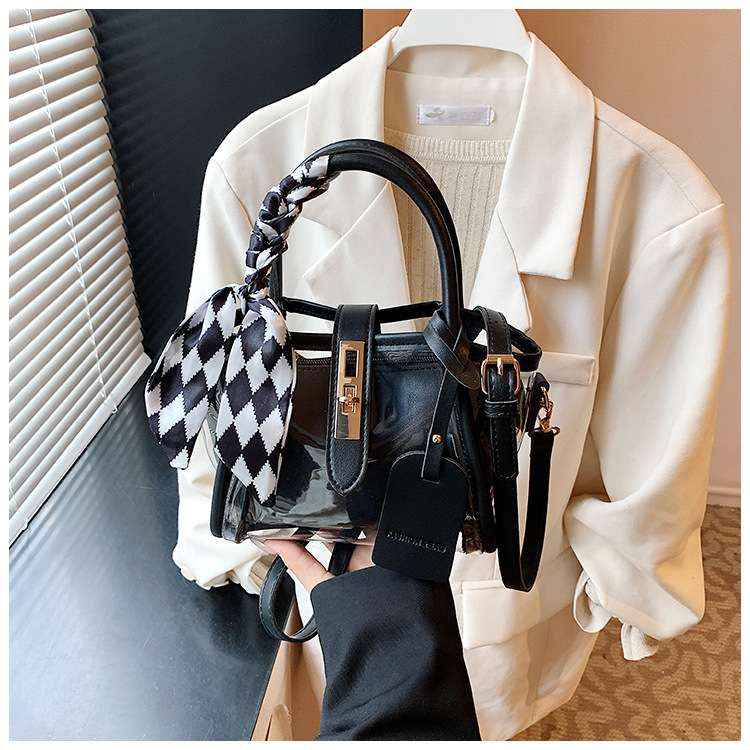 This year's popular women's handbag features a new, stylish and versatile hand-held crossbody bag with a Korean niche design and a bucket bag undefined