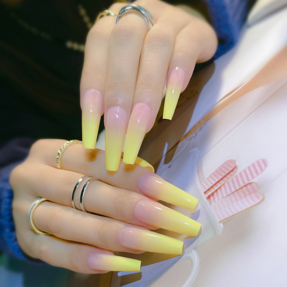 FUENTE Fábrica simple Pequeño Libro Rojo neto rojo desgaste falso clavo producto terminado desgaste de uñas largo desgaste parche de uñas