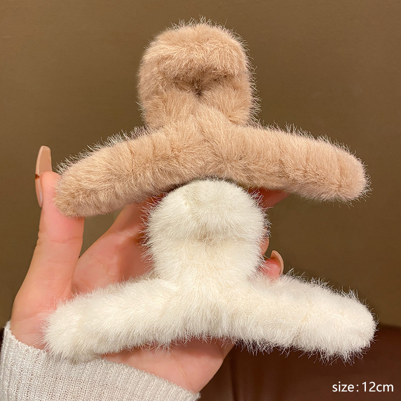 Corea del Sur nuevo Dongdaemun conejo de piel grande clip de pelo de felpa clip de pelo de la espalda de la cabeza horquilla de tiburón clip de horquilla femenina