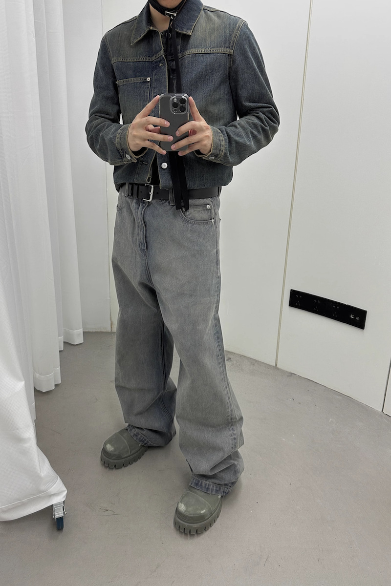 Herrenbekleidung High Street gewaschene blaue lockere Jeans mit weitem Bein gestapelt Jeans_voghion.com