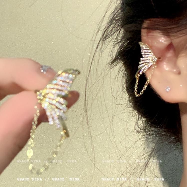 Sophisticated small design fashionable elegant universal ear clips