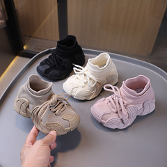 子供のココナッツシューズ 2025 春と秋の新しい女の赤ちゃんソフトソールソックス靴通気性メッシュ男の子フライ織りスポーツシューズ