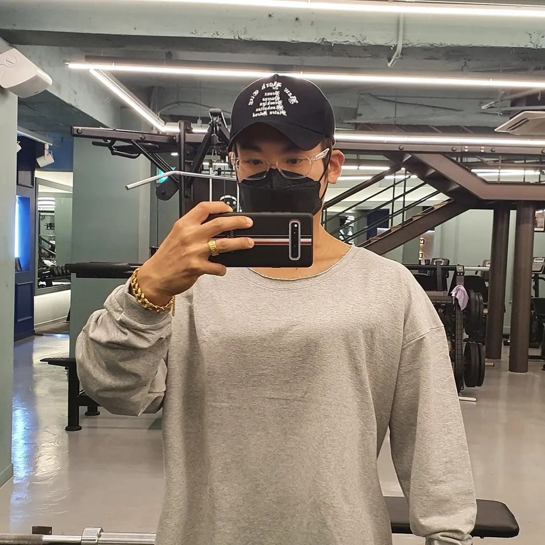 Men's Long Sleeved Sportswear Trendy Brand Muscular Fit Loose Fit Basketball Training Top Solid Color Sports Hoodie_viptrois.com