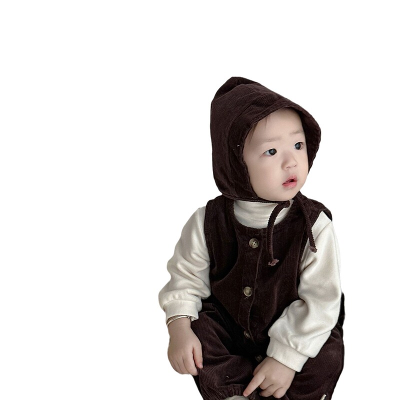 赤ちゃんの外は秋の服を着ています。子供服は子供服です。|undefined
