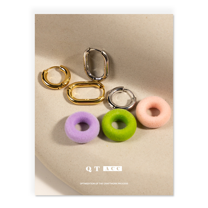 Europa y los Estados Unidos delicados alta sensación oro y plata color contrastante macarón simple estilo de invierno de otoño aretes de orejas de estilo de mujer